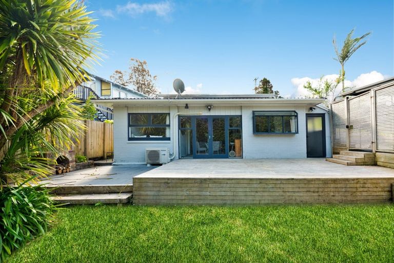 Photo of property in 2/45 Cron Avenue, Te Atatu South, Auckland, 0610