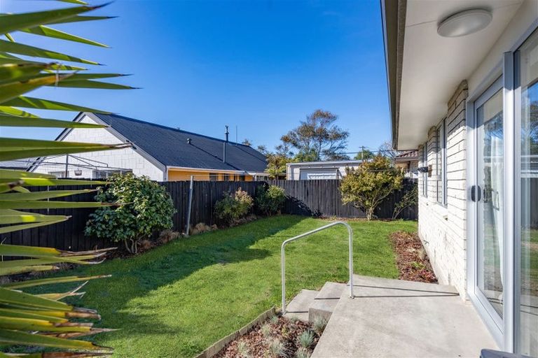 Photo of property in 2/2 Queenspark Drive, Parklands, Christchurch, 8083