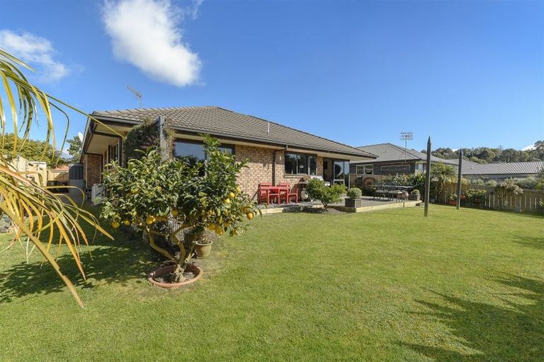 Photo of property in 142 Oteki Park Drive, Welcome Bay, Tauranga, 3112