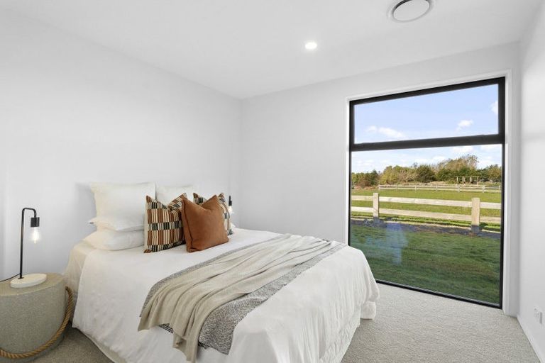 Photo of property in 14 Village Green Drive, Huntingdon, 7774