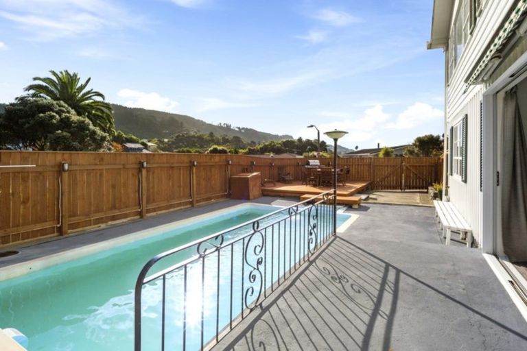 Photo of property in 6 Nuffield Street, Tawa, Wellington, 5028
