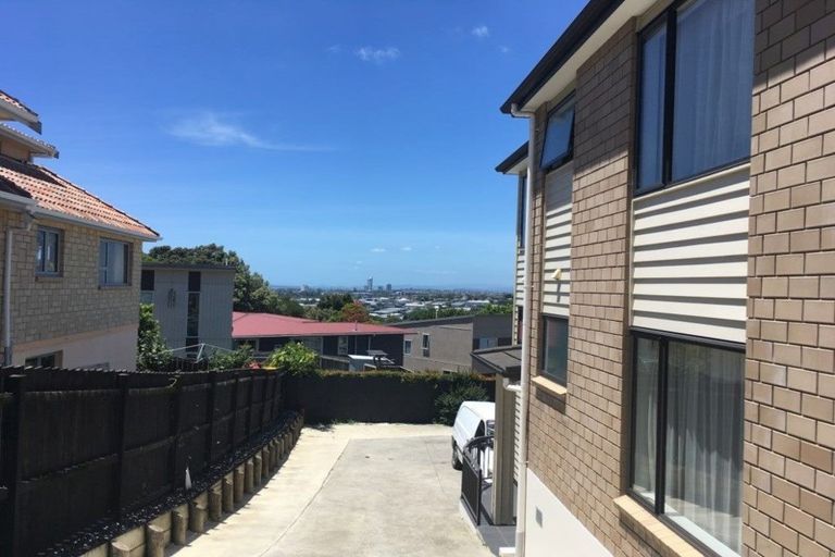 Photo of property in 565a Glenfield Road, Glenfield, Auckland, 0629