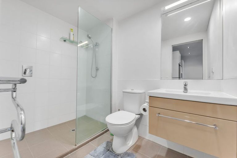 Photo of property in 2/79 Schnapper Rock Road, Schnapper Rock, Auckland, 0632