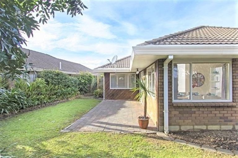 Photo of property in 1/9 Travers Place, Northpark, Auckland, 2013