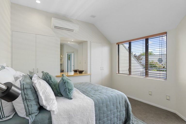 Photo of property in 37 Thornycroft Street, Fendalton, Christchurch, 8052