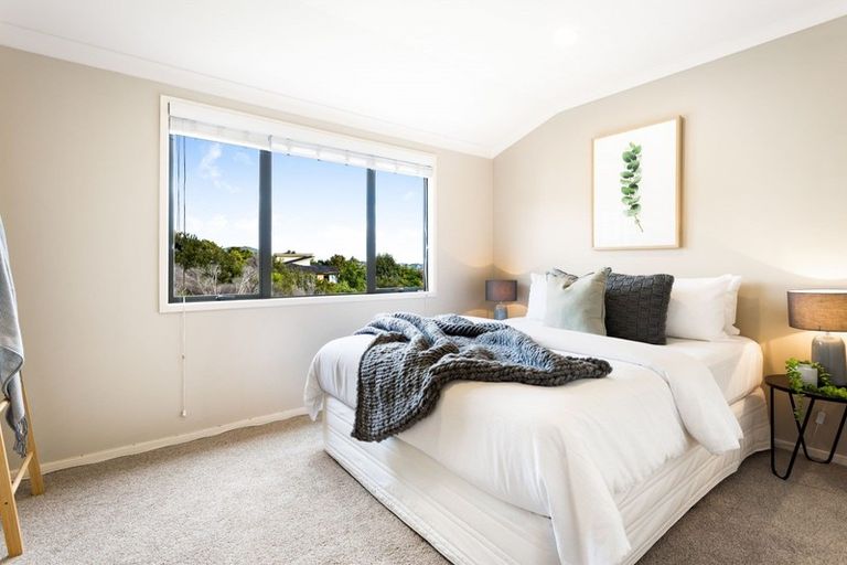 Photo of property in 40 Rising Parade, Fairview Heights, Auckland, 0632