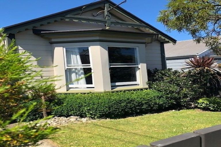 Photo of property in 10 Milton Street, Berhampore, Wellington, 6023