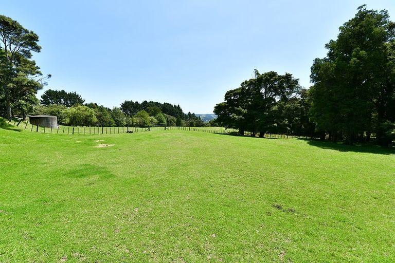 Photo of property in 379 Kiwitahi Road, Helensville, 0875