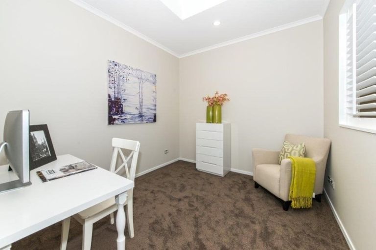 Photo of property in 11 Paso Fino Crescent, Karaka, Papakura, 2113
