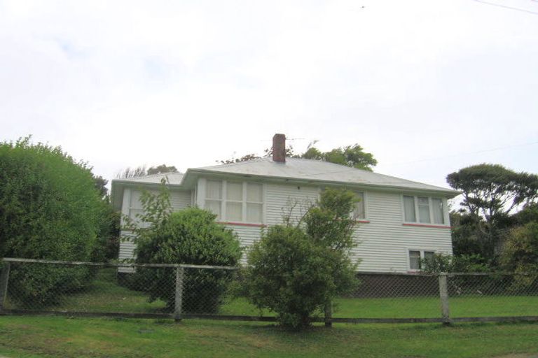 Photo of property in 6 Tremewan Street, Tawa, Wellington, 5028