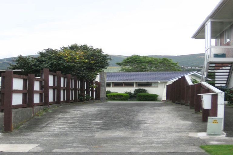 Photo of property in 2 Earlston Grove, Avalon, Lower Hutt, 5011