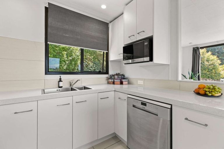 Photo of property in 28 Kotinga Avenue, Glen Eden, Auckland, 0602