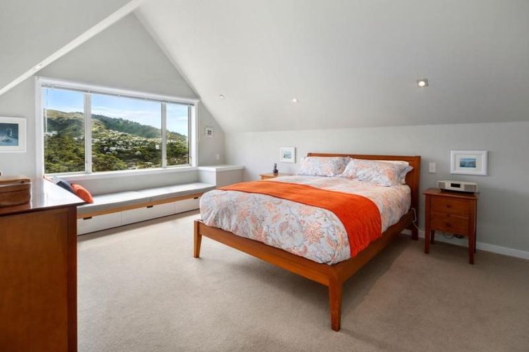 Photo of property in 14 Cavalry Close, Crofton Downs, Wellington, 6035