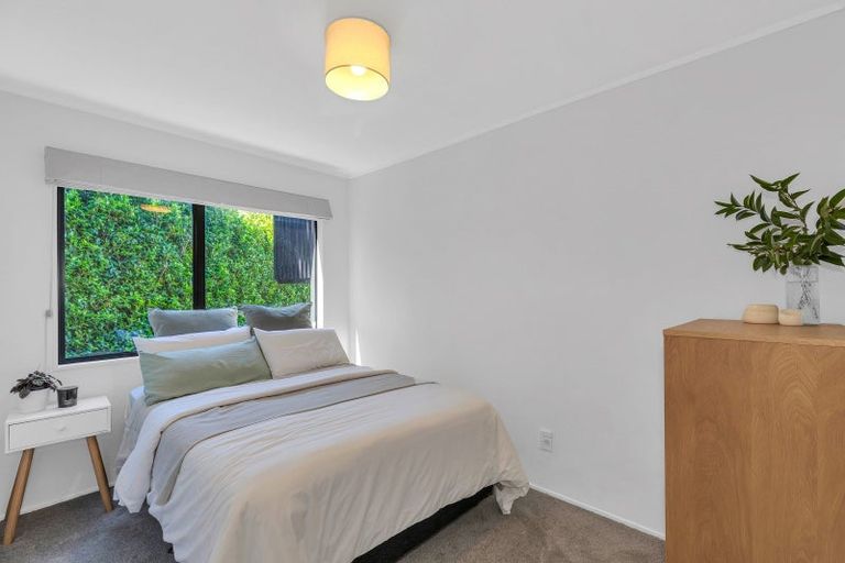 Photo of property in 2/105 Moa Road, Point Chevalier, Auckland, 1022