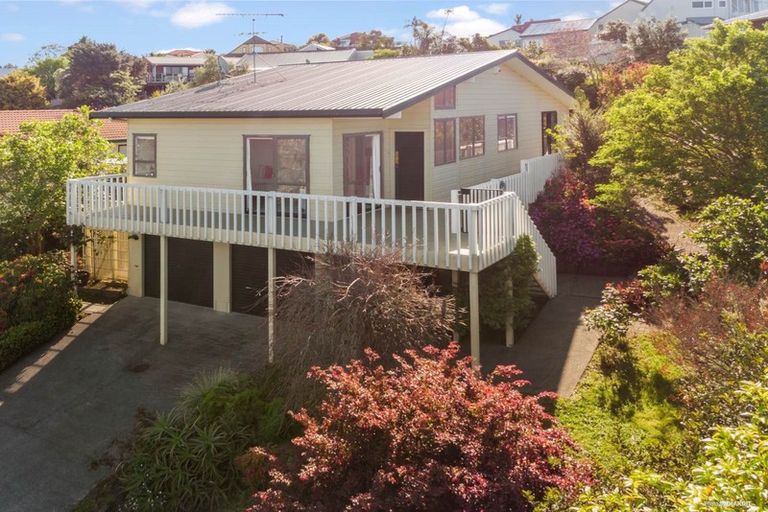Photo of property in 5 Lagoon Way, West Harbour, Auckland, 0618