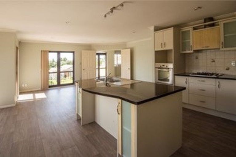 Photo of property in 6 Cinnabar Place, Westgate, Auckland, 0614