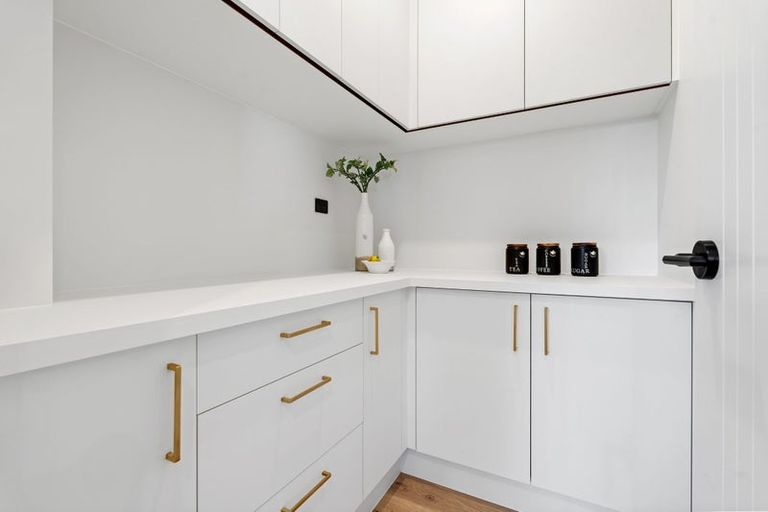 Photo of property in 36 Skulander Crescent, Orewa, 0931