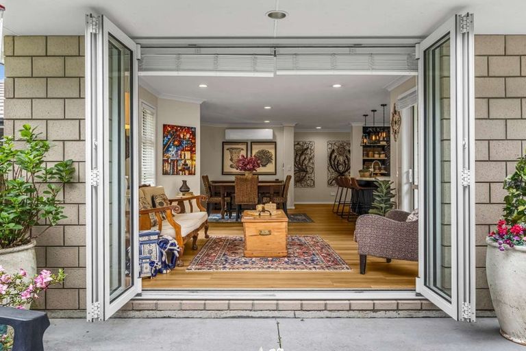 Photo of property in 30 Hamon Place, Pukehangi, Rotorua, 3015