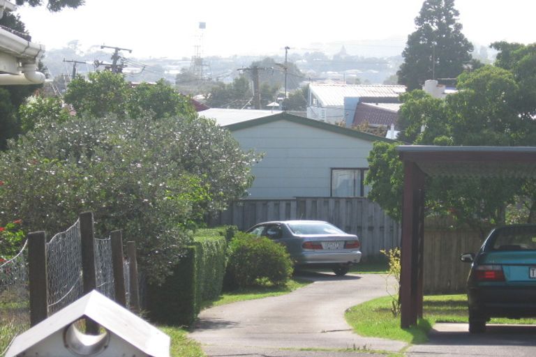 Photo of property in 2/33 Reid Road, New Lynn, Auckland, 0600