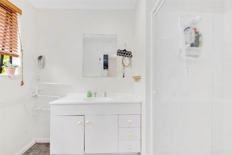 Photo of property in 14 Cyclamen Road, Mangere, Auckland, 2022