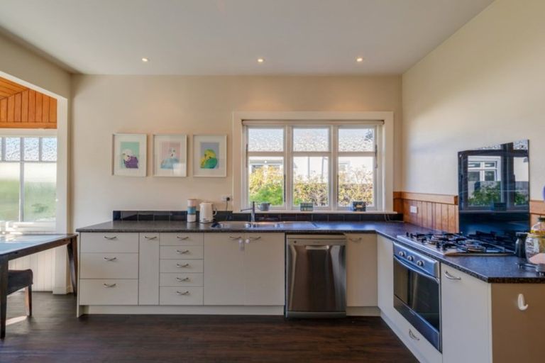 Photo of property in 142 Bowhill Road, New Brighton, Christchurch, 8083