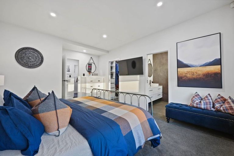 Photo of property in 2 Somerville Road, Shelly Park, Auckland, 2014