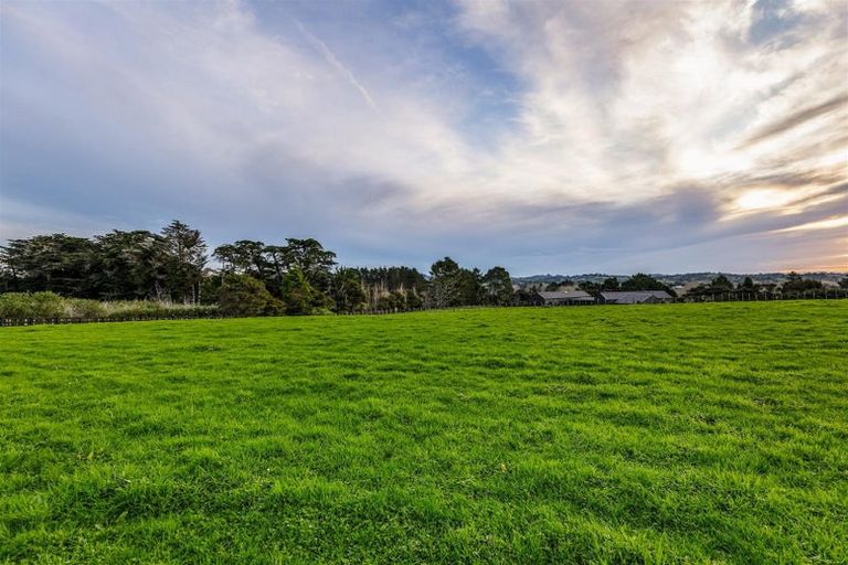 Photo of property in 93 Nixon Road, Taupaki, 0782