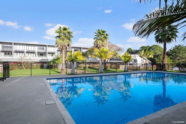 Photo of property in 13b/30 Westward Ho, Glen Eden, Auckland, 0602