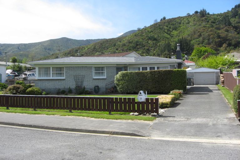 Photo of property in 73a Hampden Street, Picton, 7220