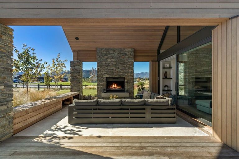 Photo of property in 14 Deans Drive, Wanaka, 9305