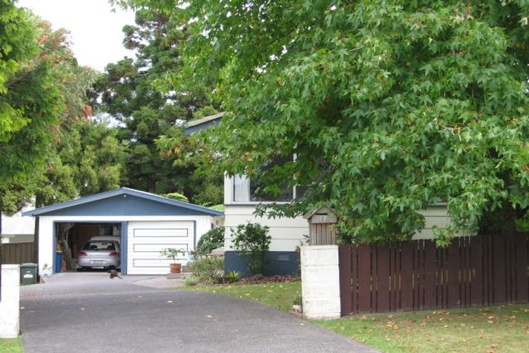 Photo of property in 17 Prior Place, Glendene, Auckland, 0602
