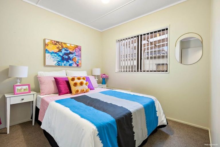 Photo of property in 46 Hobsonville Road, West Harbour, Auckland, 0618