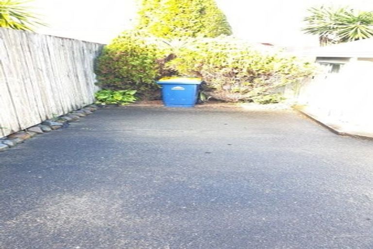 Photo of property in 6 Northcross Drive, Oteha, Auckland, 0632