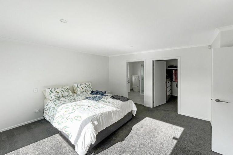 Photo of property in 26 Sardinia Grove, Fitzherbert, Palmerston North, 4410