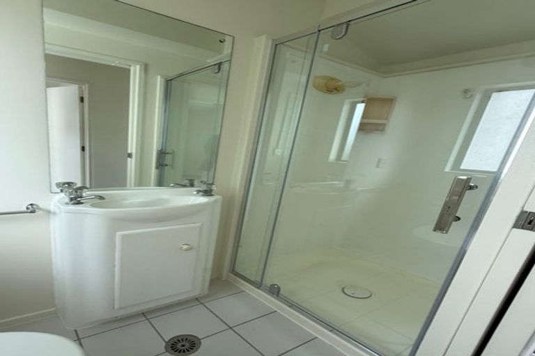 Photo of property in Lynn Park Terrace, 10/12 Ambrico Place, New Lynn, Auckland, 0600