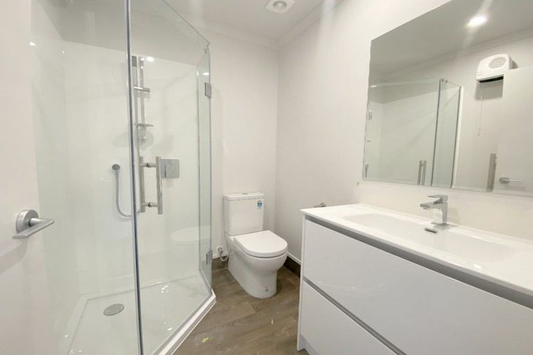 Photo of property in 2/9 Marlene Avenue, Te Atatu South, Auckland, 0610