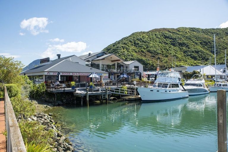 Photo of property in 44 Beach Road, Waikawa, Picton, 7220