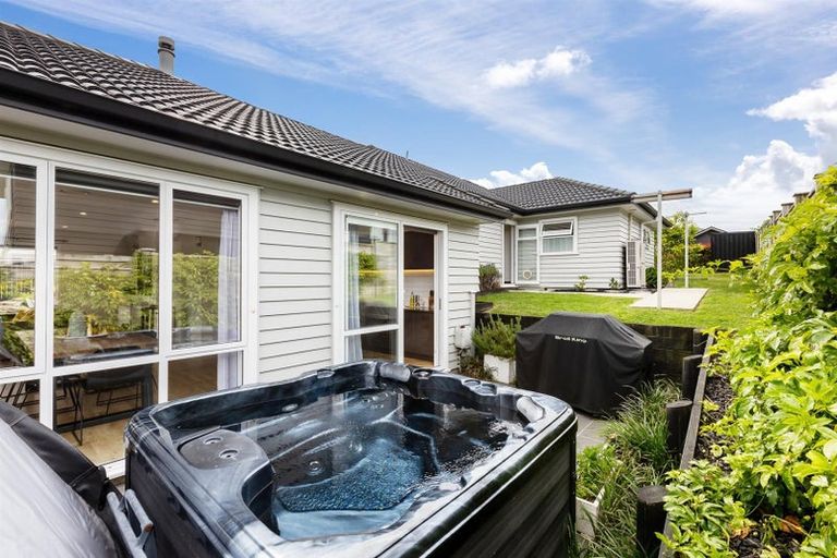 Photo of property in 2 Nikau Way, Riverhead, 0820