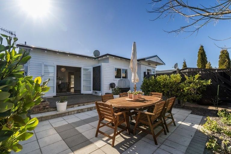 Photo of property in 15 Taradale Road, Marewa, Napier, 4110