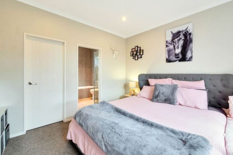 Photo of property in 135 Matua Road, Huapai, Kumeu, 0810