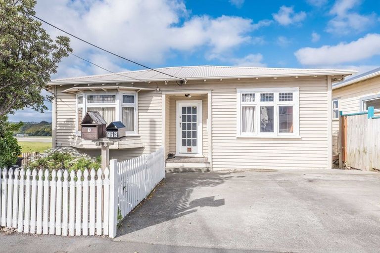 Photo of property in 17 Tirangi Road, Rongotai, Wellington, 6022