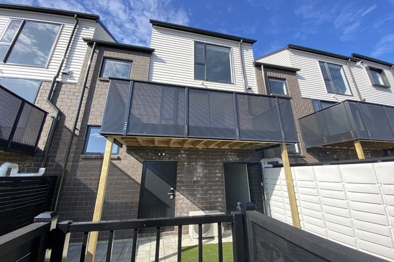 Photo of property in 3/1 Fruitvale Road, New Lynn, Auckland, 0600