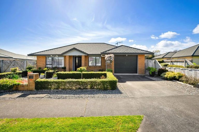 Photo of property in 85 Guildford Drive, Paraparaumu, 5032