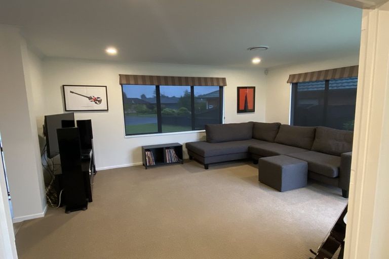 Photo of property in 7 Wroxton Place, Waiuku, 2123