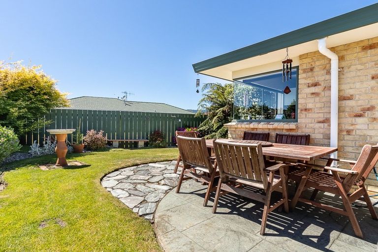 Photo of property in 51 Guildford Drive, Paraparaumu, 5032