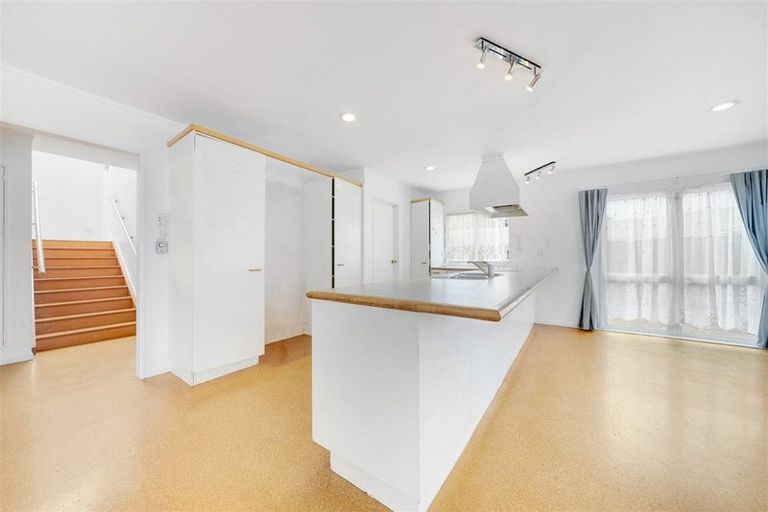 Photo of property in 2/50 Blanes Road, Weymouth, Auckland, 2103