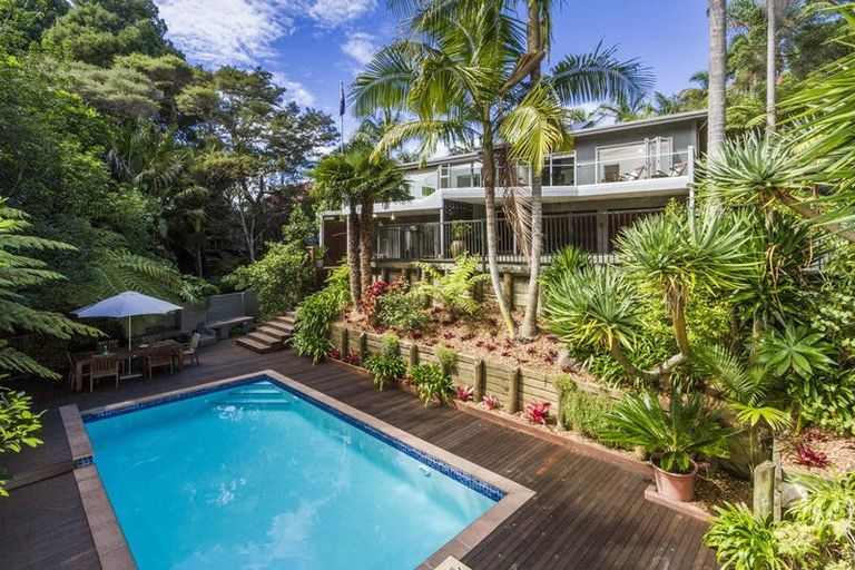 Photo of property in 20 Mcdowell Crescent, Hillcrest, Auckland, 0627