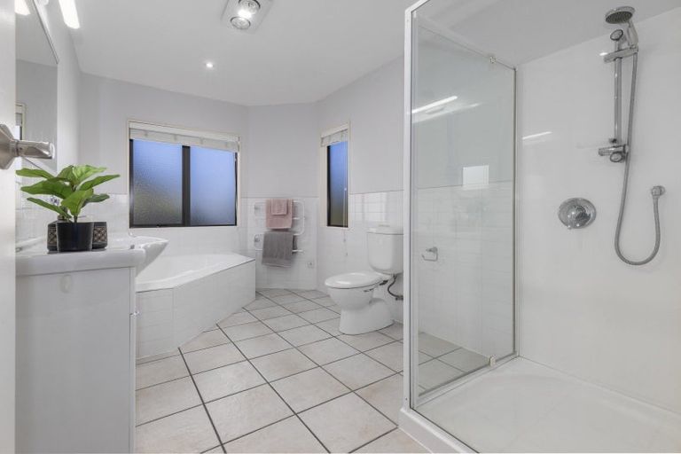 Photo of property in 2b Observatory Close, Whitby, Porirua, 5024