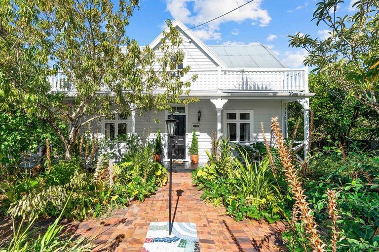 Photo of property in 54 Dublin Street, Martinborough, 5711