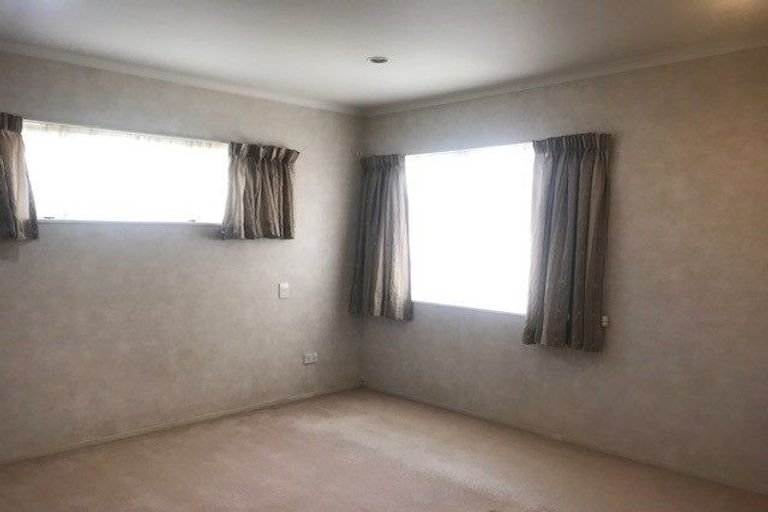 Photo of property in 14 Tolben Place, Golflands, Auckland, 2013